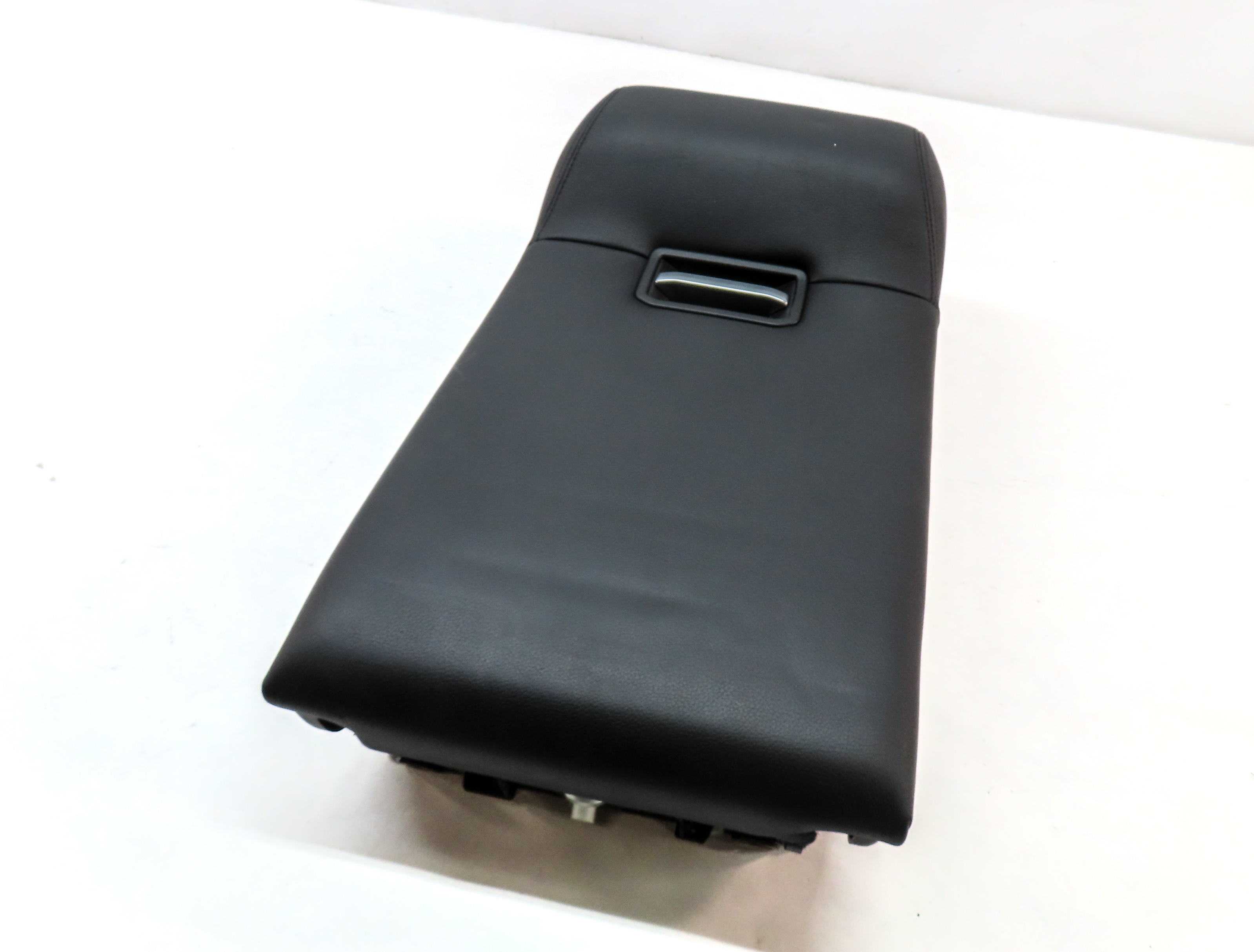 2015 RANGE ROVER SPORT (L494) REAR CENTER SEAT BACK CONSOLE ARMREST w/CUPHOLDER — exact item pictured